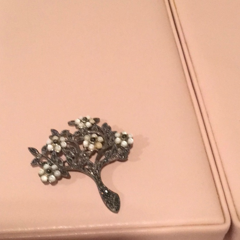 Fashion pin